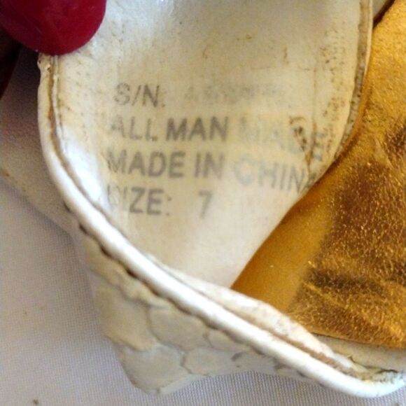 4@30.00 or 20.00 LADIES Sandals by 𝅺BOLARO - Picture 4 of 13